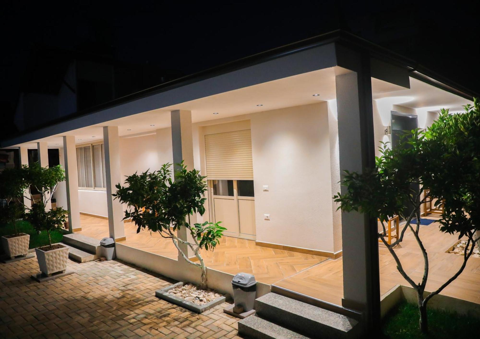 Guest House Esanbja Berat Exterior foto