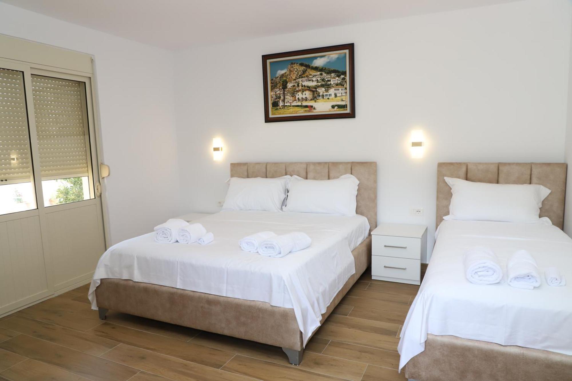 Guest House Esanbja Berat Exterior foto